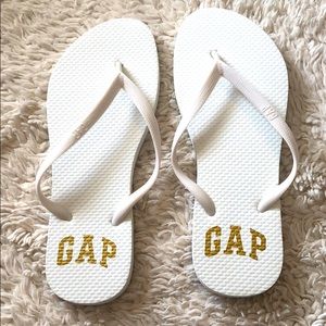 GAP Flip-Flops sandals!! Brand new, no tag.